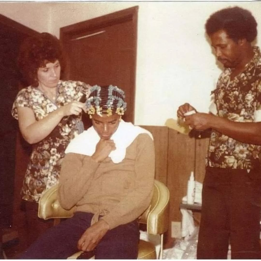 in june 1979 michael jackson got rid of his signature afro and went to a beauty salon and got h (1)